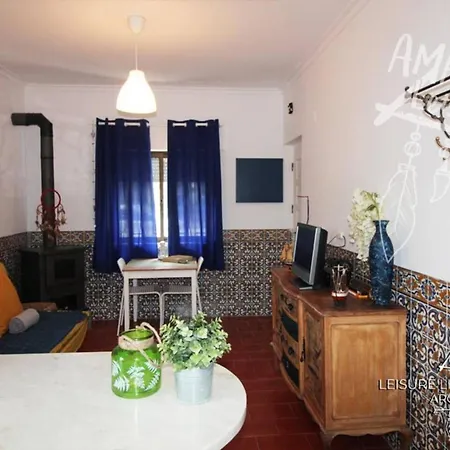 Charming House In Aroeira With Private Pool Ferienhaus